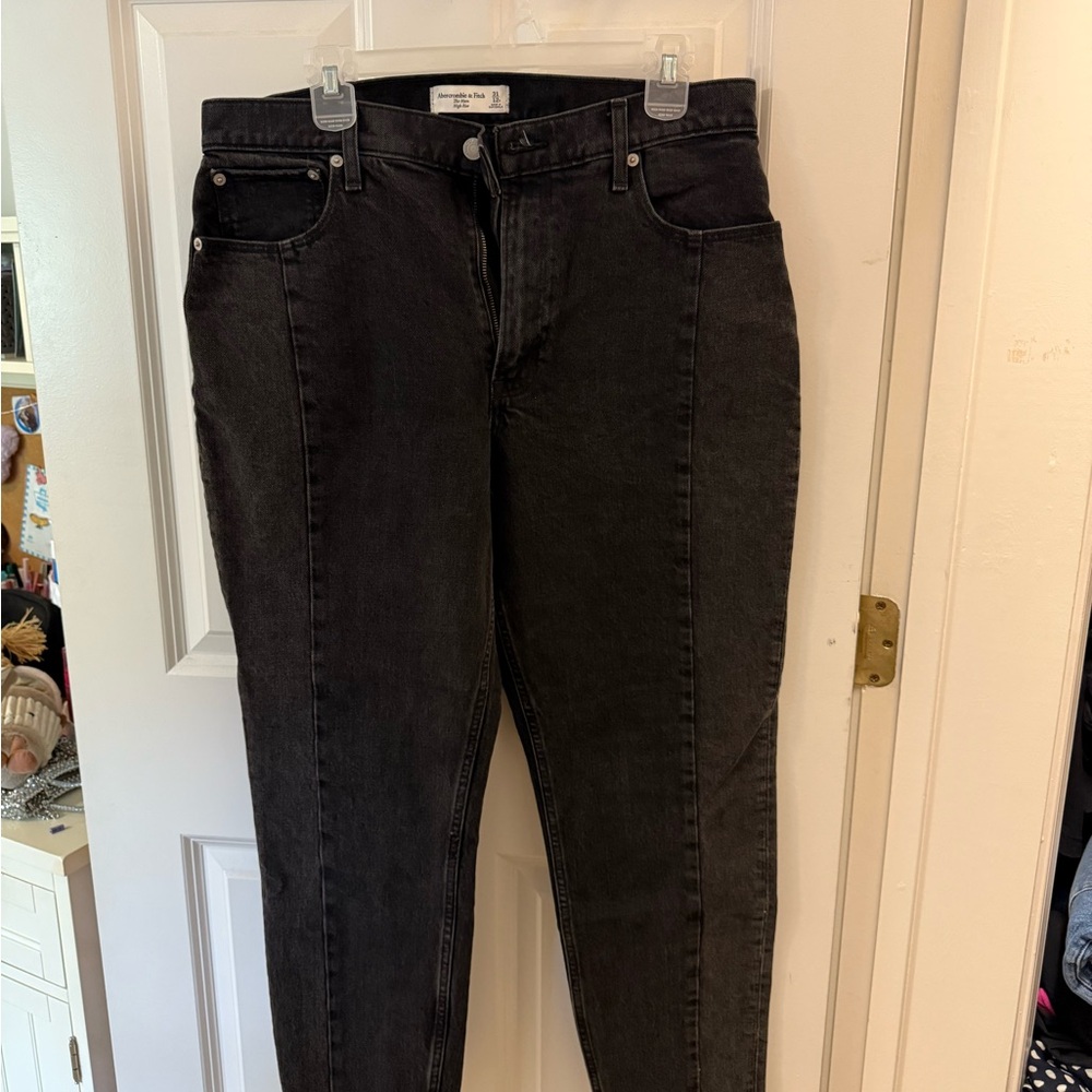 NEVER WORN Abercrombie & Fitch Black Straight Leg Jeans